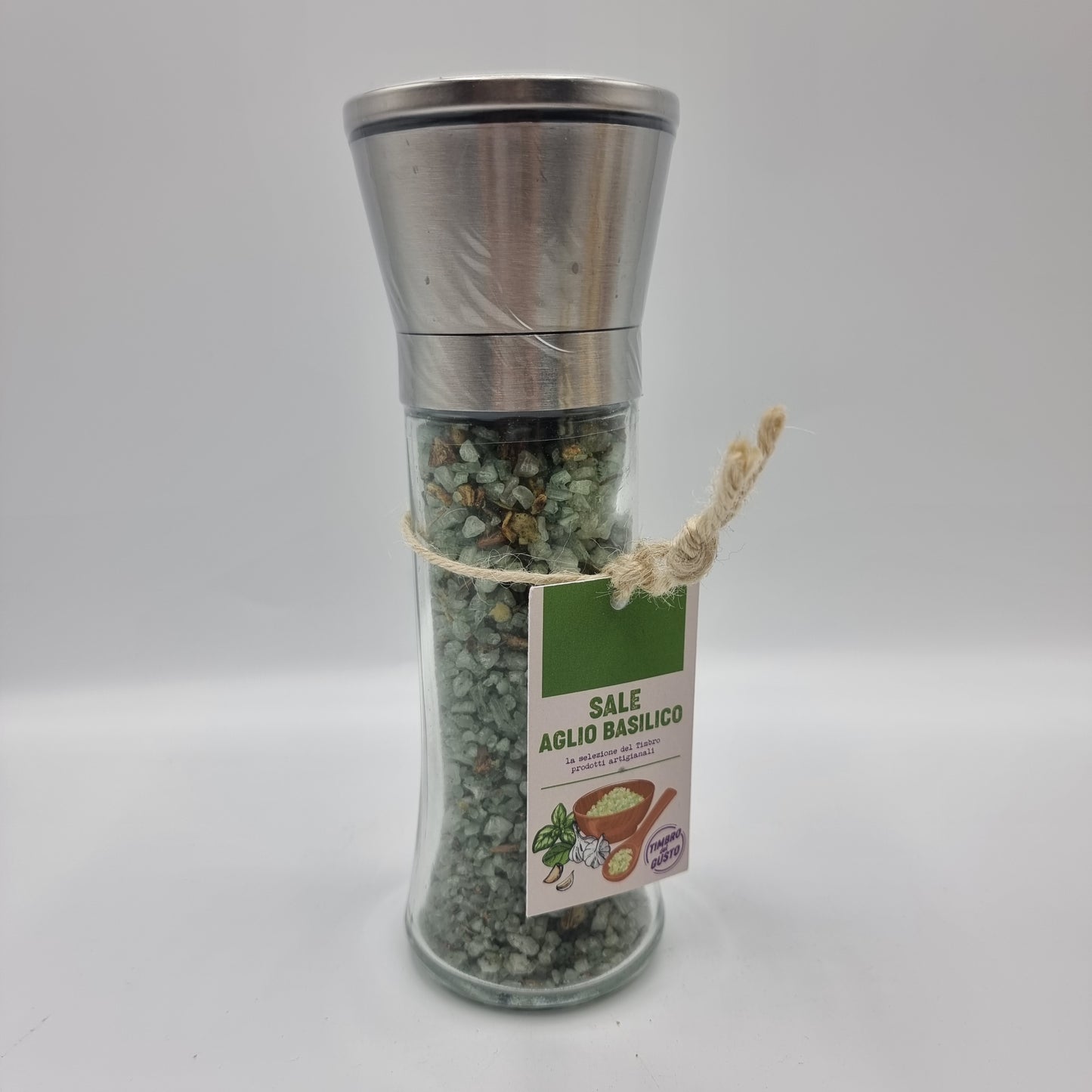 Verschiedene Salzmischungen mit Mühle