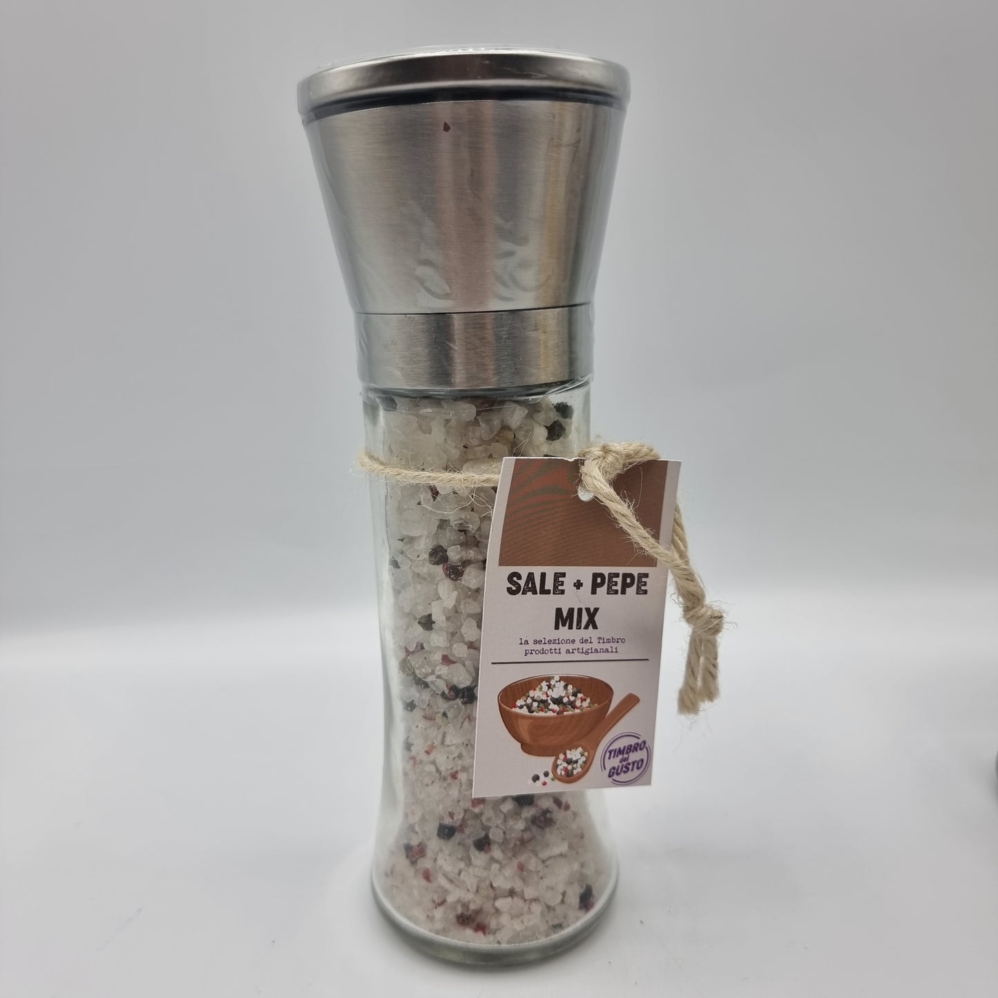 Verschiedene Salzmischungen mit Mühle