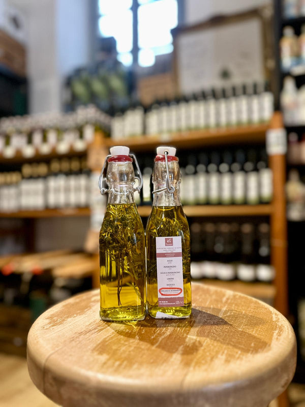 Olivenöl von Familie Tonini mit Rosmarin und Oregano 0,25L